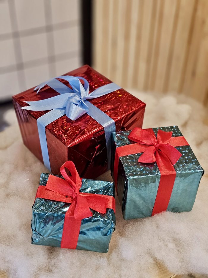 Christmas Penguins Recycled Eco Kraft Wrapping Paper: 3m x 50cm Roll